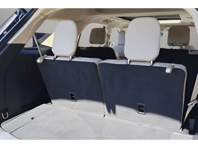 Used 2023 White Ford Limited image 27