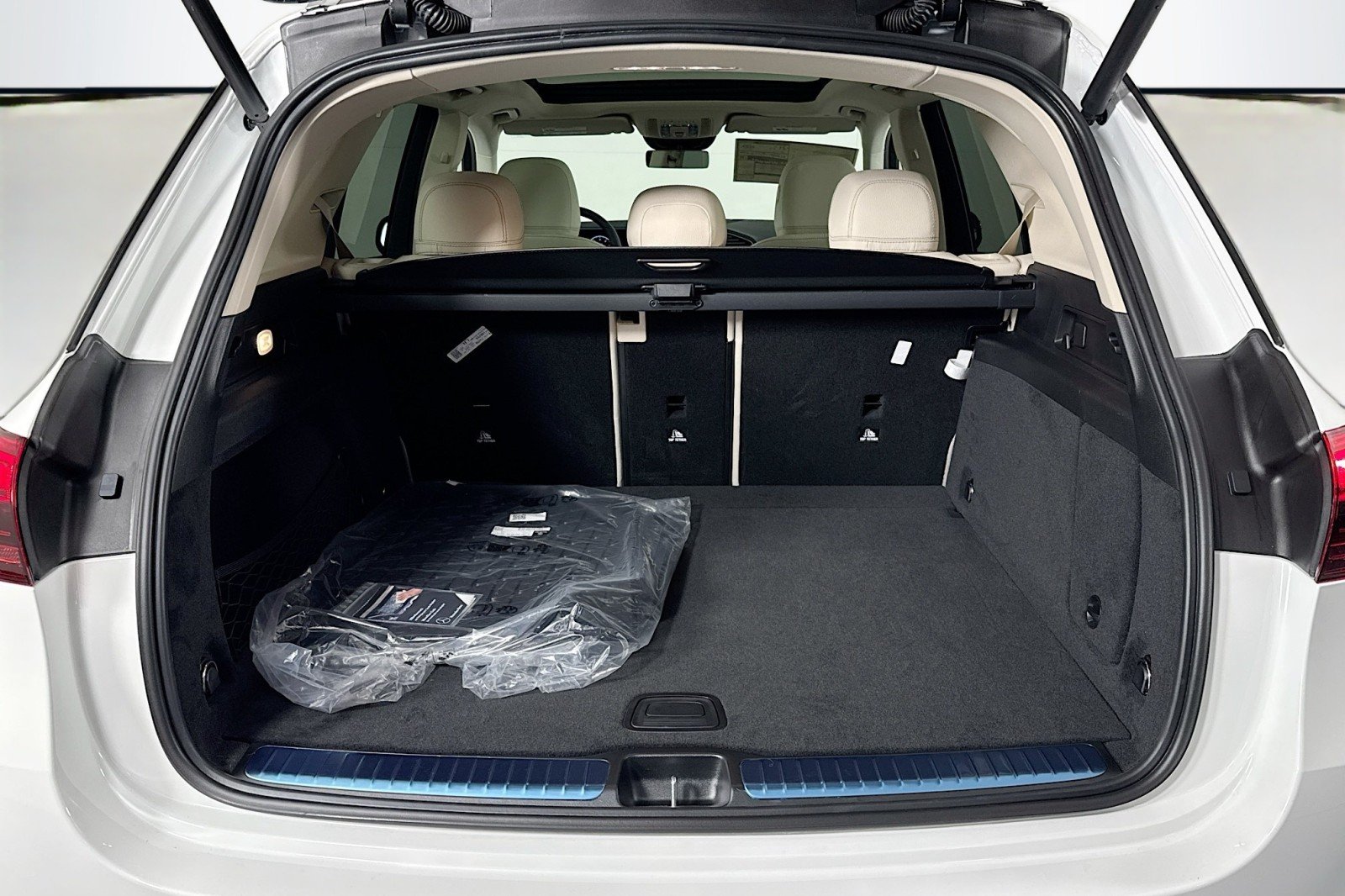 New 2026 Polar White Mercedes-Benz GLE 450 4MATIC® SUV image 22