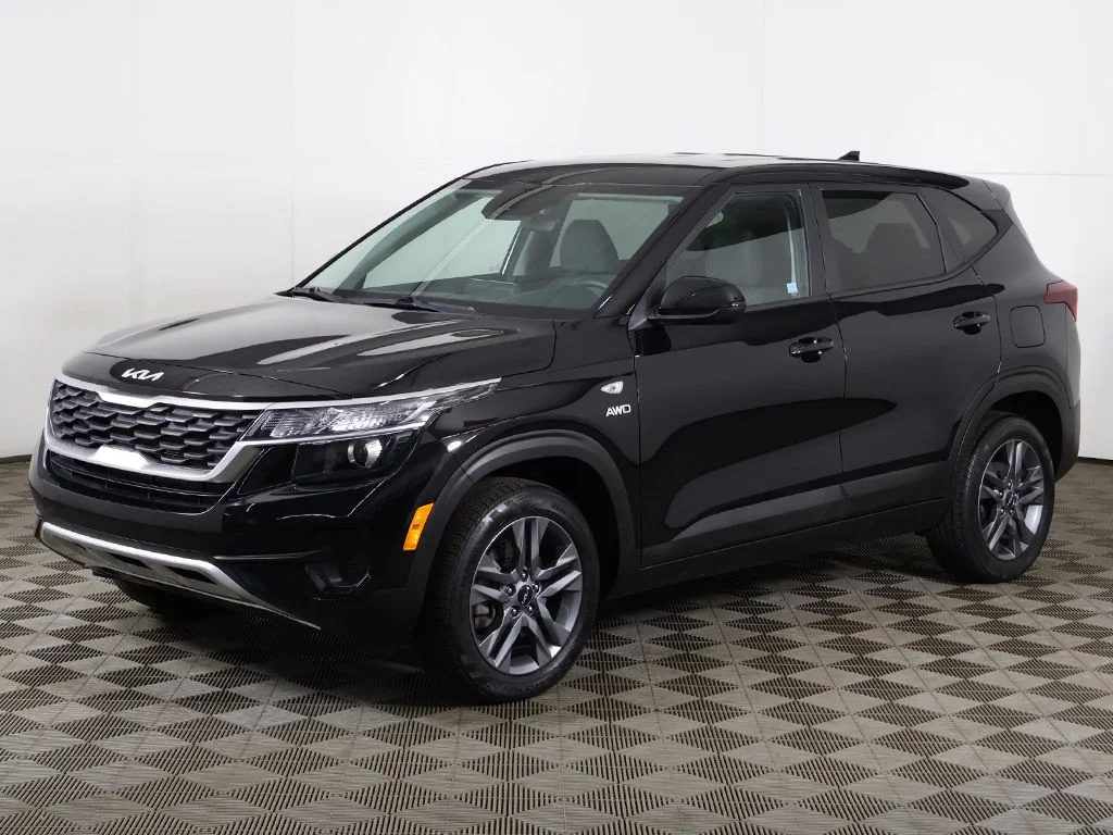 Used 2023 Black Kia LX image 6
