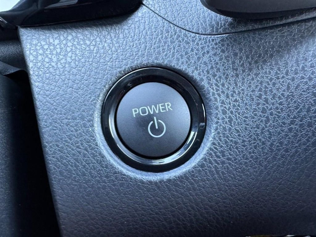 New 2026 Wind Chill Pearl with Midnight Black Metallic roof <sup>1</sup> Toyota  XSE image 21