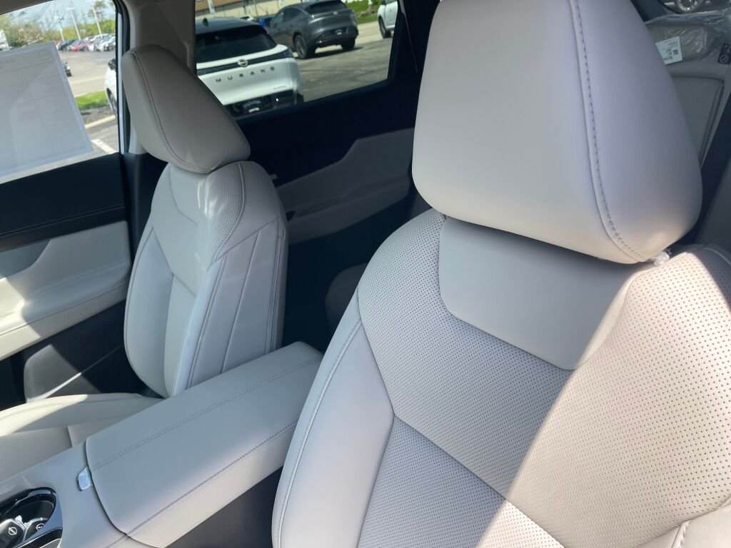 New 2026 Everest White Pearl Tricoat Nissan SL image 9
