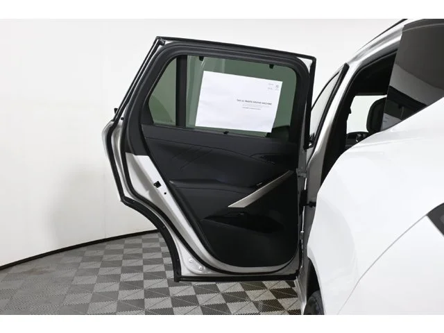 New 2027 Mineral White Metallic BMW 40 xDrive image 25