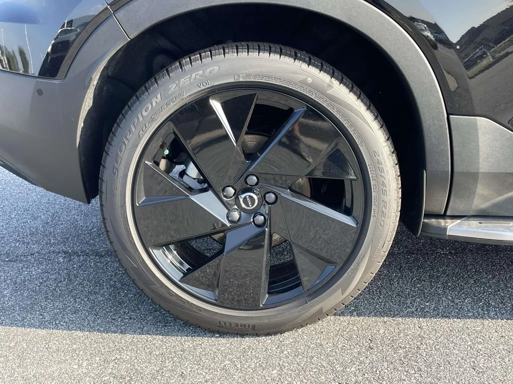 New 2026 Onyx Black Volvo Ultra Black Edition image 32