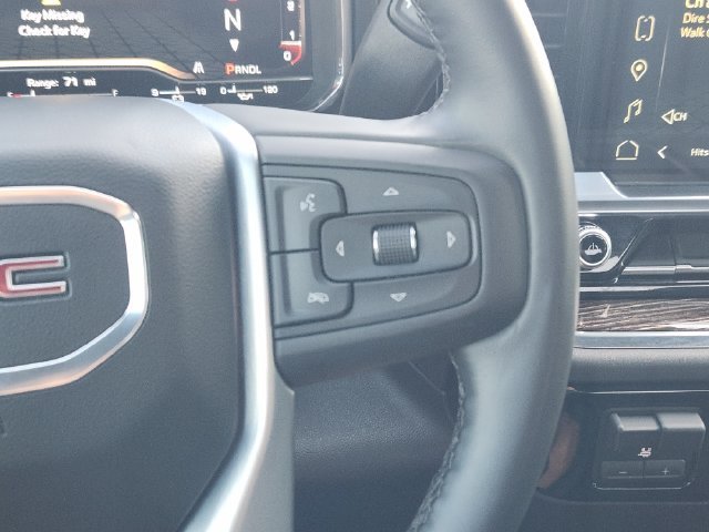Used 2025 Summit White GMC Elevation image 29