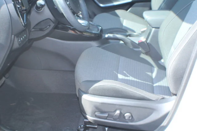 Used 2025 Snow White Pearl Kia EX image 14