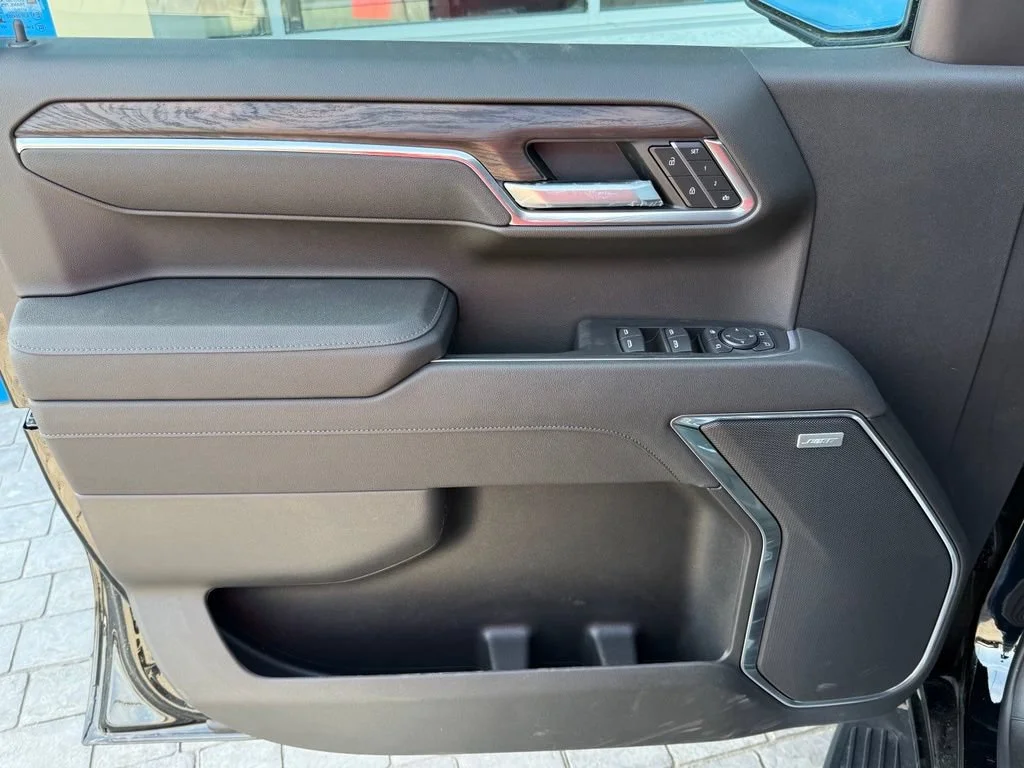 New 2026 Onyx Black GMC SLT image 32