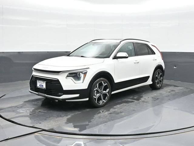 Used 2024 White Kia EX Touring image 22