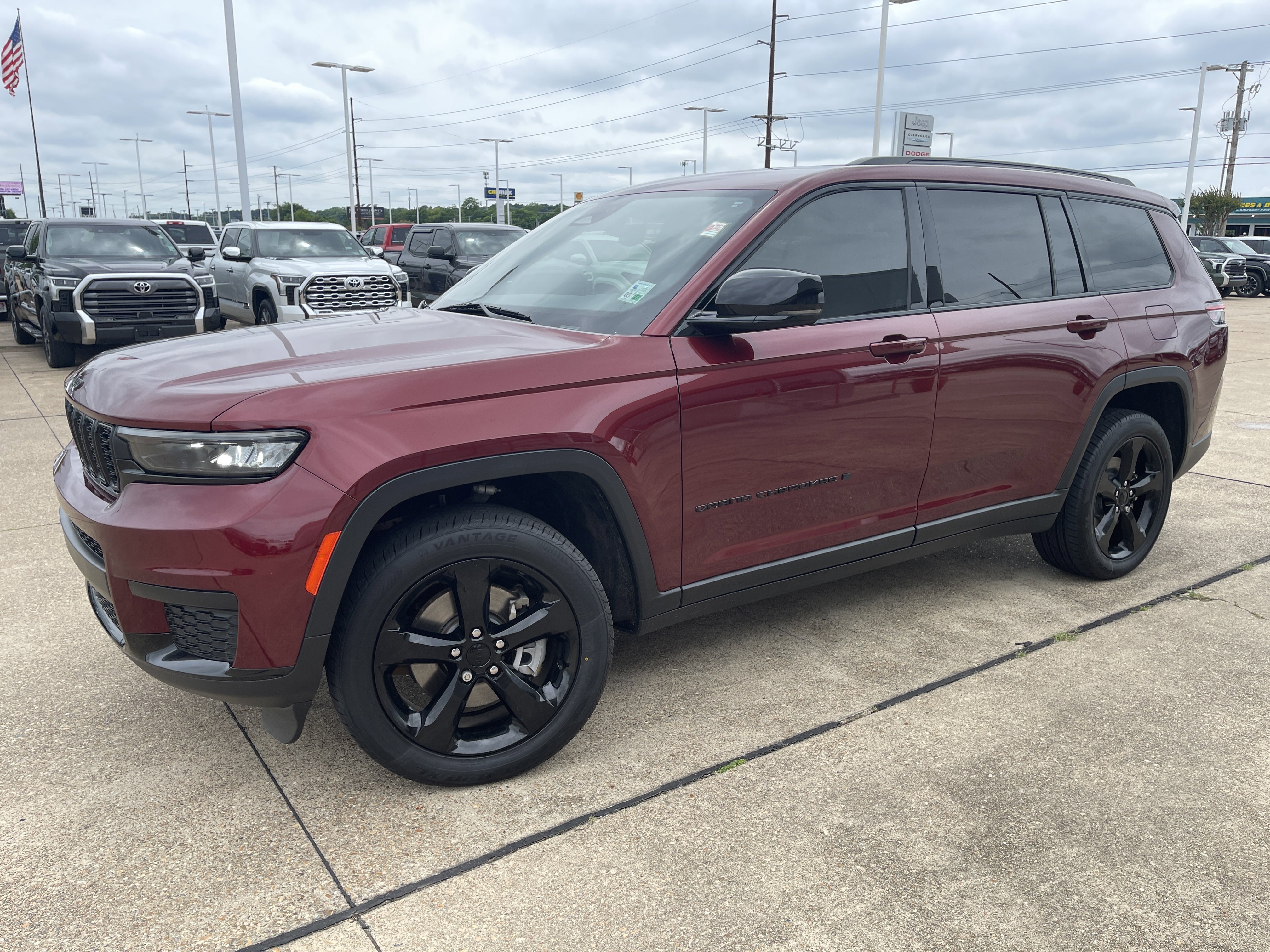 2023 Jeep Grand Cherokee L Altitude 4x4's photo
