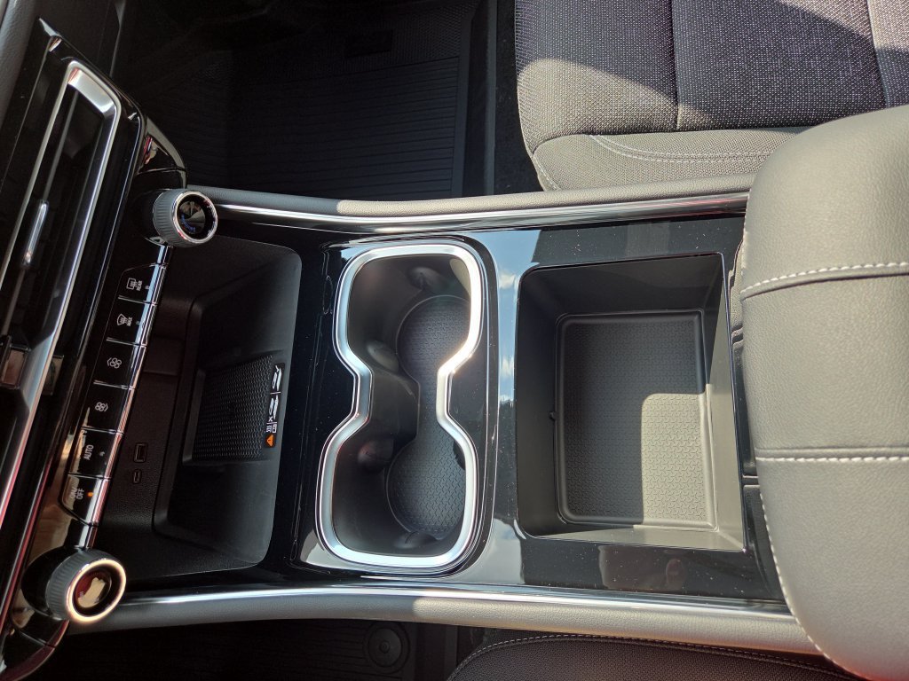 2027 Chevrolet Traverse LT - Photo 21