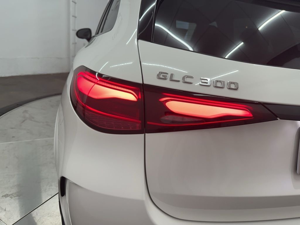 Used 2026 White Mercedes-Benz GLC 300 image 28