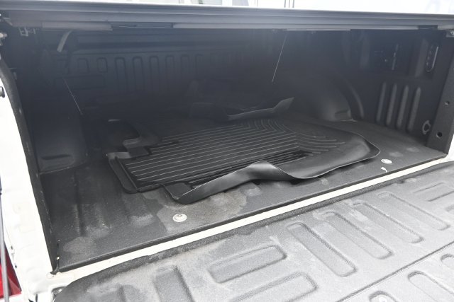 Used 2017 White Platinum Clearcoat Metallic Ford Lariat image 40