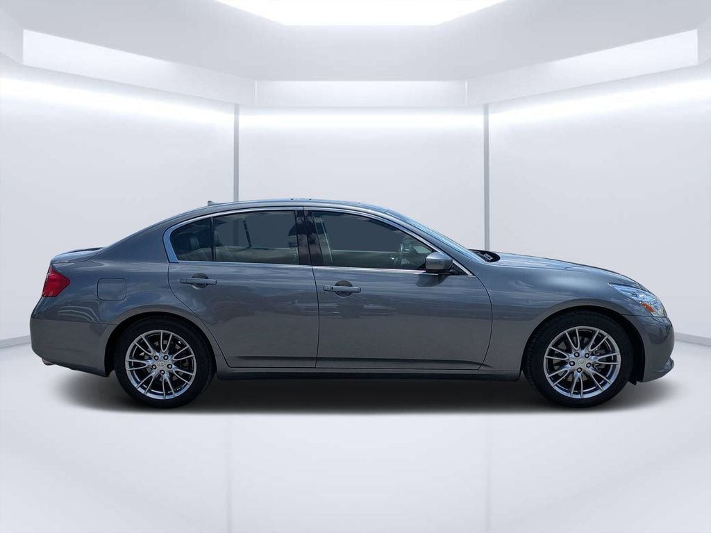 Used 2011 Gray INFINITI Journey image 2