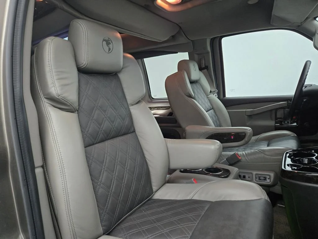 2023 GMC Savana Cargo Work Van - Photo 32