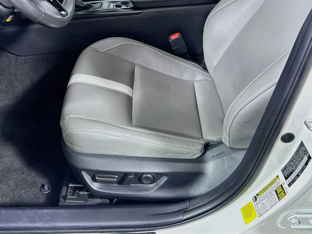 Used 2025 Ice Cap Toyota SE image 19
