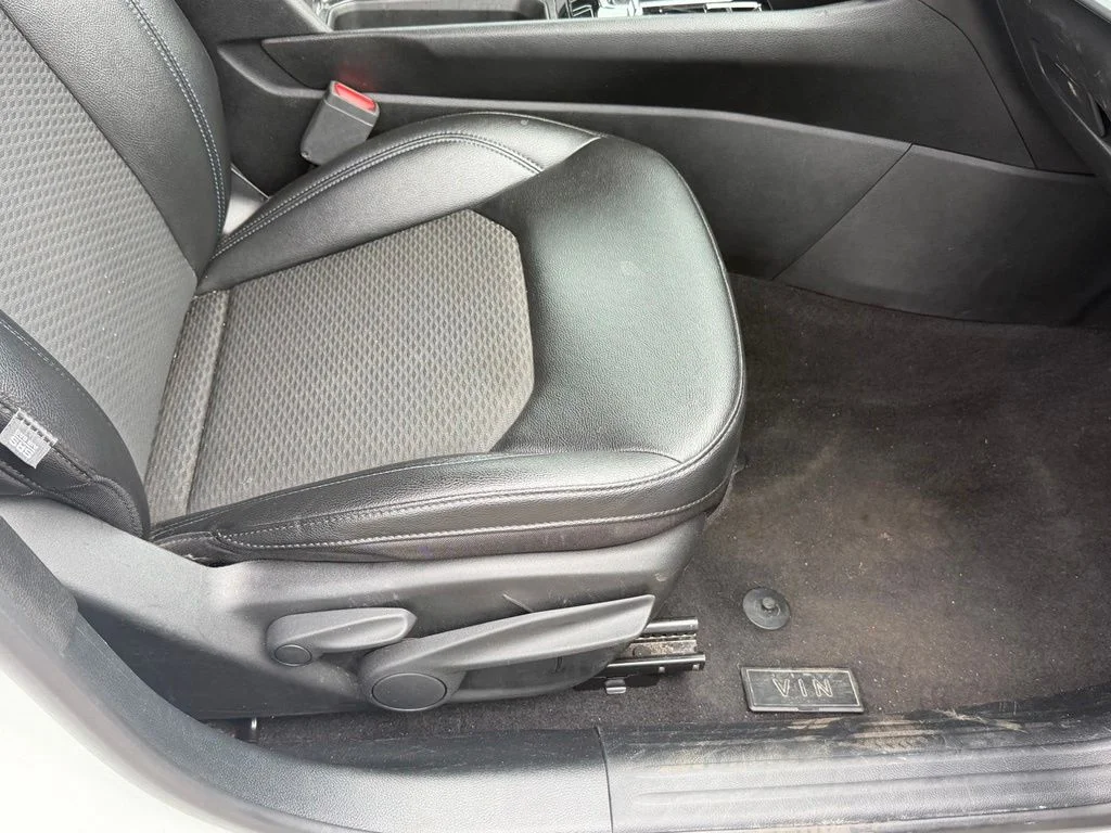 Used 2024 White Jeep Latitude image 43