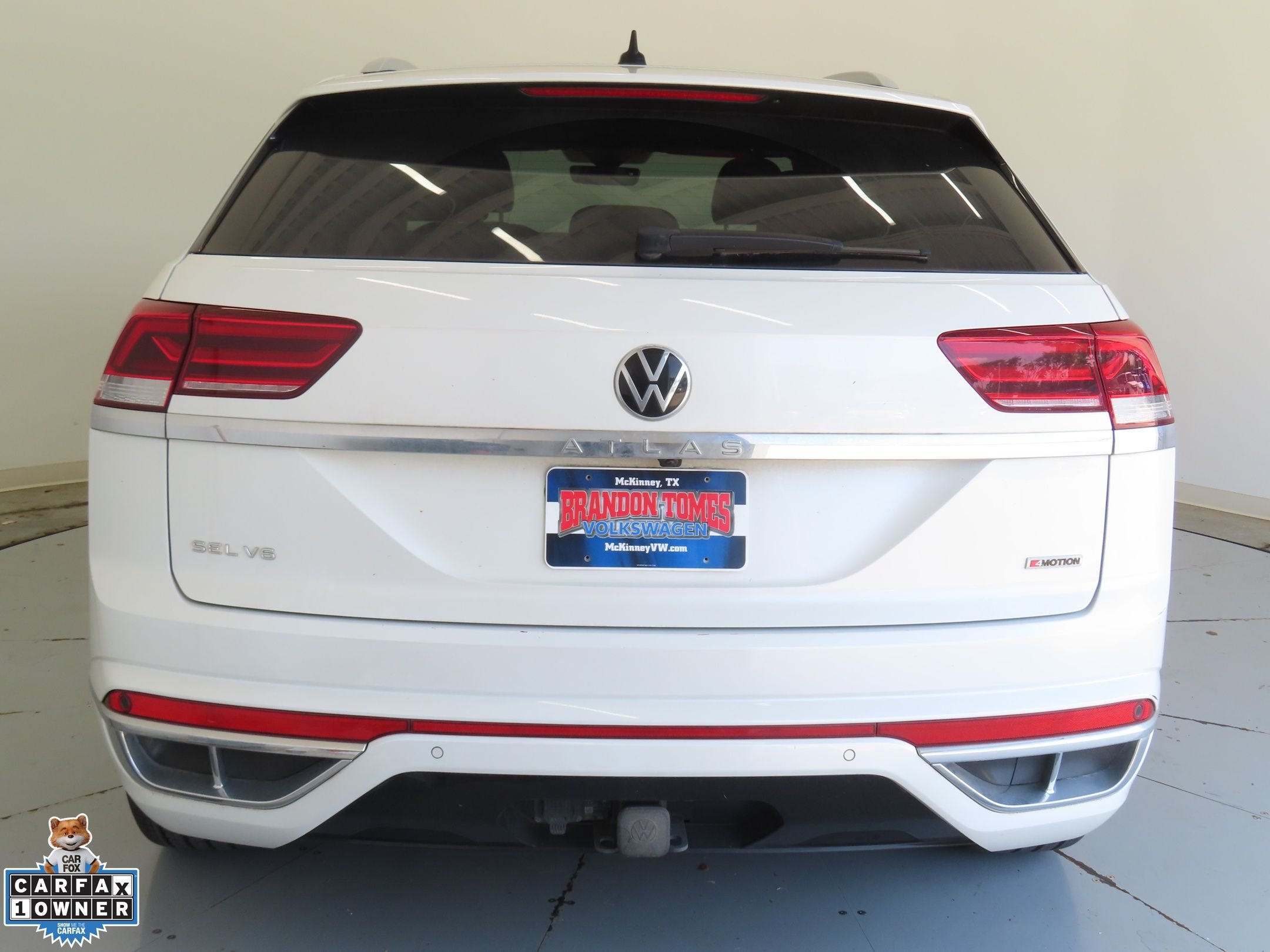 Used 2022 White Volkswagen 3.6L V6 SEL Premium R-Line image 4