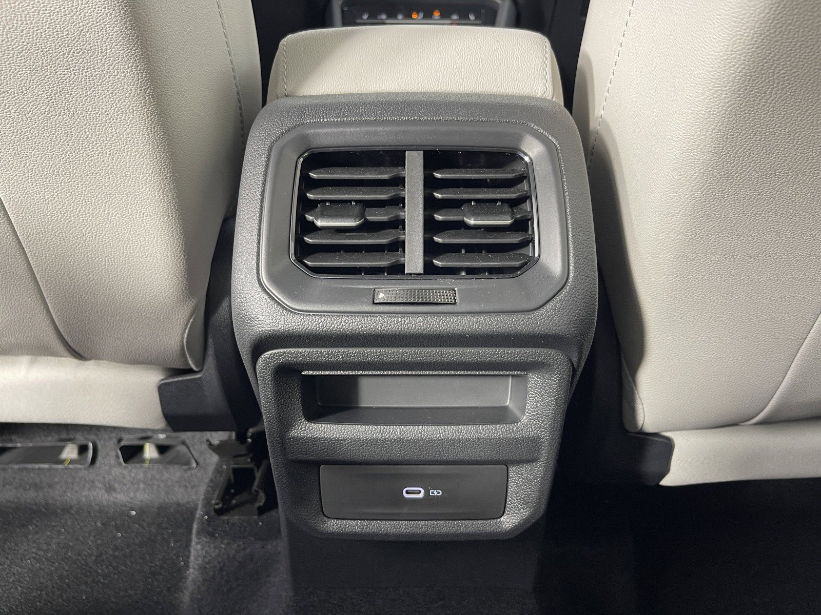 2025 Volkswagen Taos SE - Photo 33