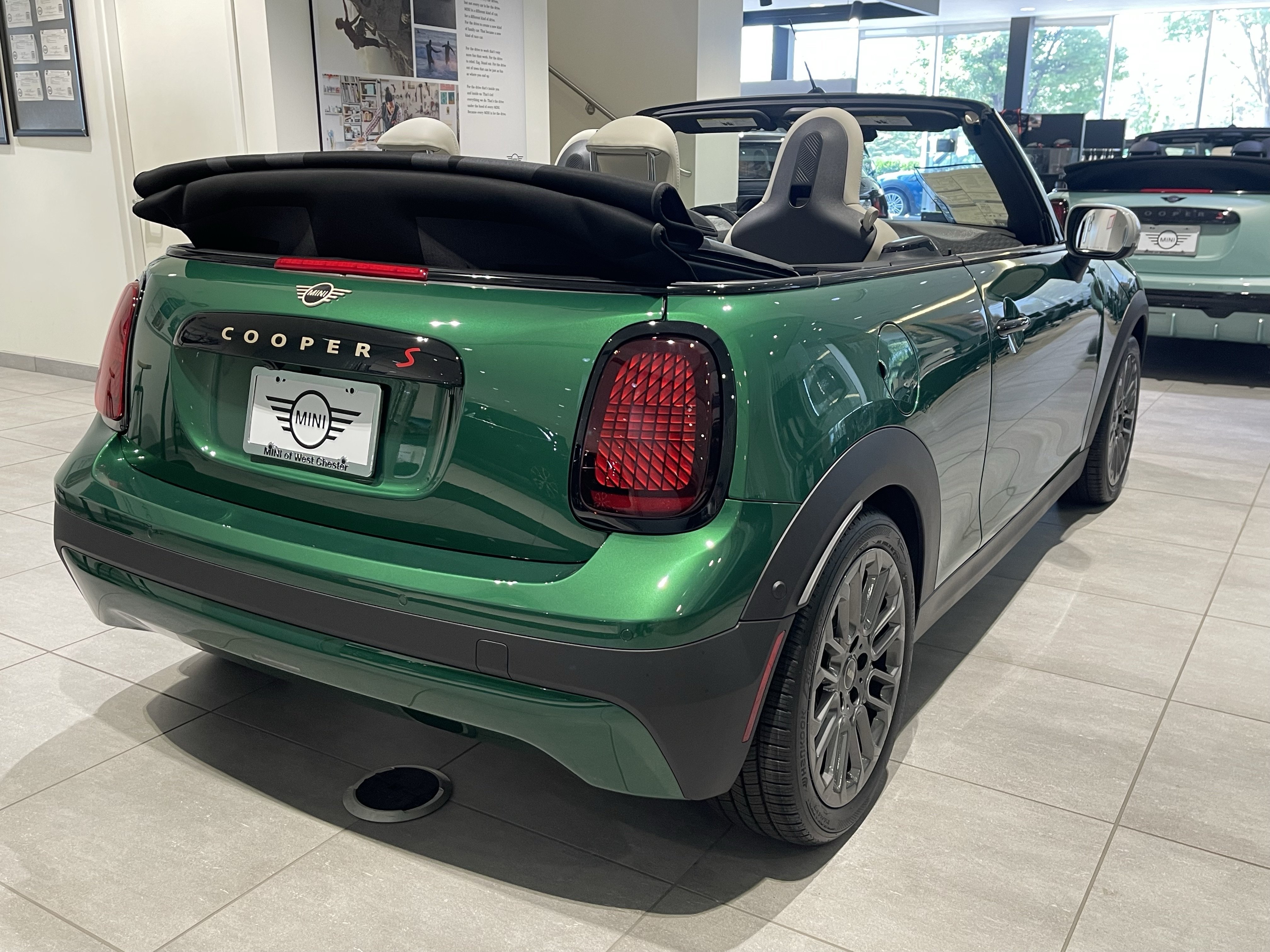 New 2026 British Racing Green IV Metallic MINI Iconic image 7