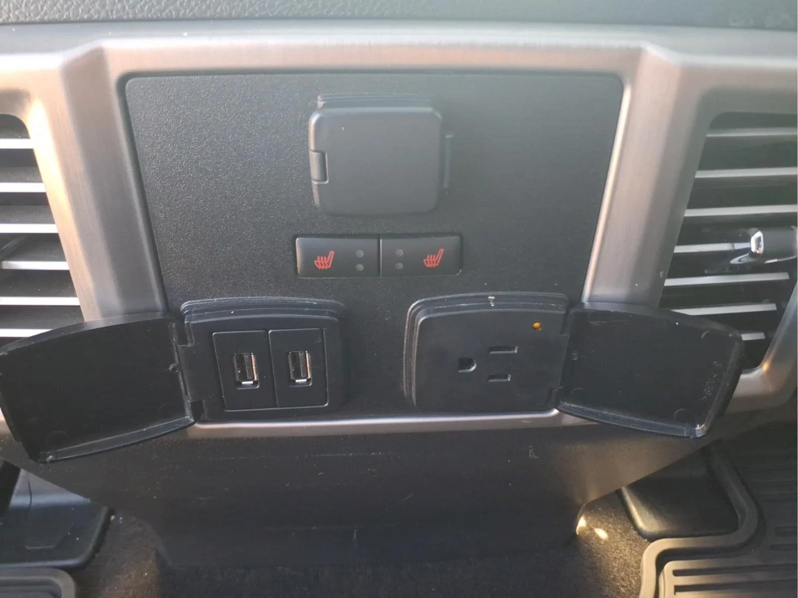 Used 2019 Magnetic Ford Platinum image 15