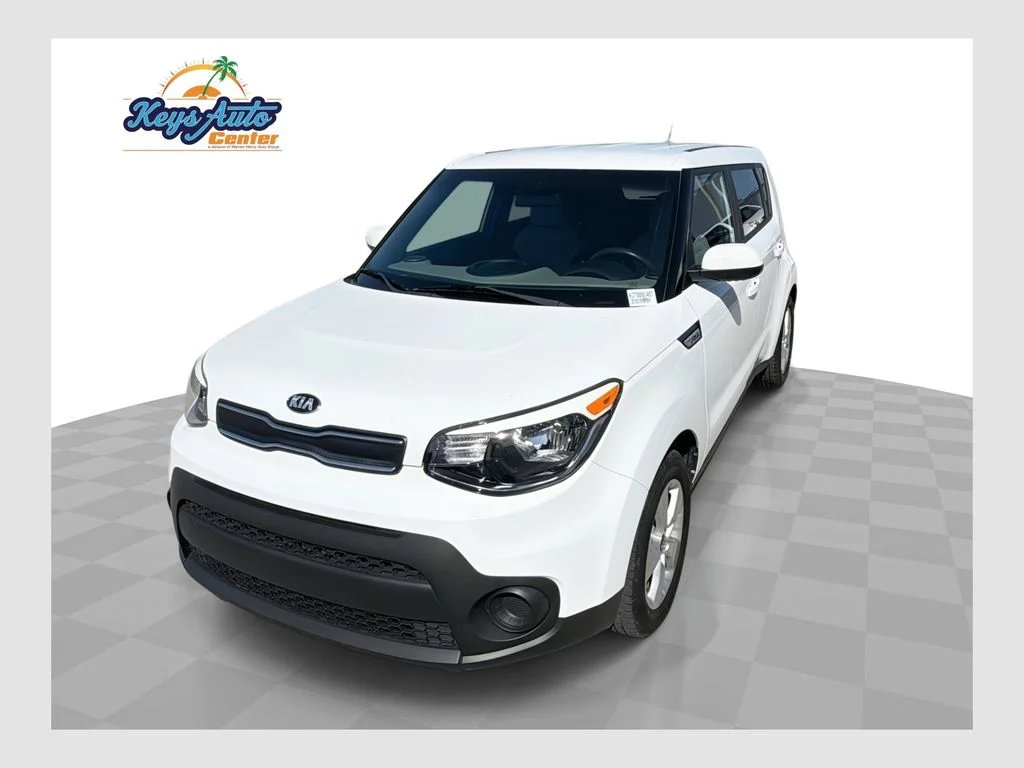Used 2018 White Kia Base image 1