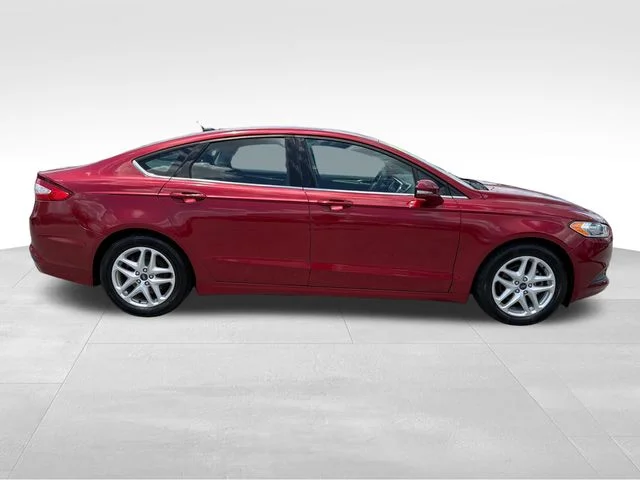 Used 2014 Red Ford SE image 8