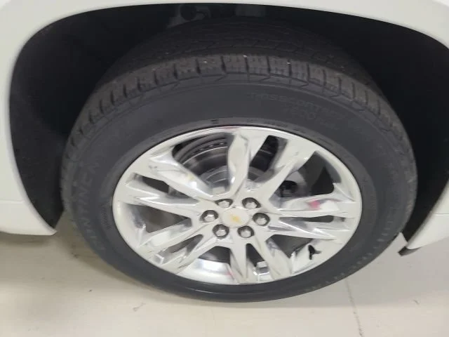 Used 2020 Iridescent Pearl Tricoat Chevrolet High Country image 44