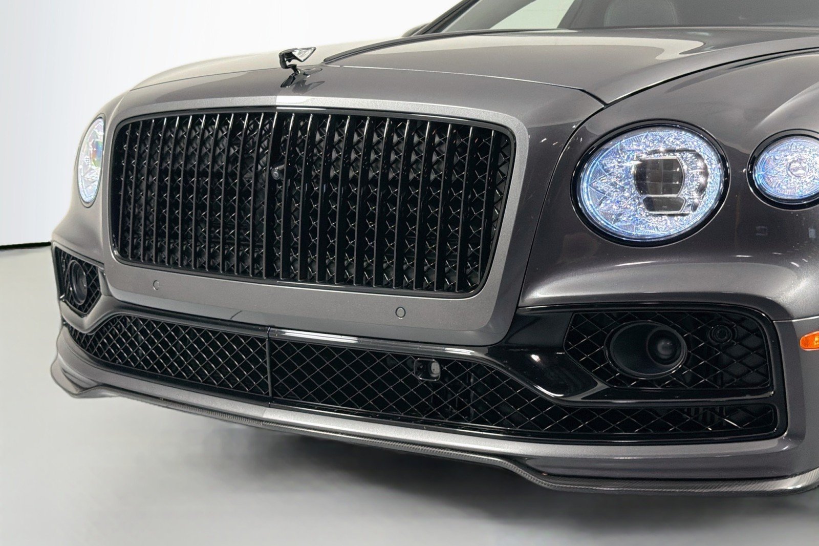 Used 2021 GRAY Bentley W12 image 13