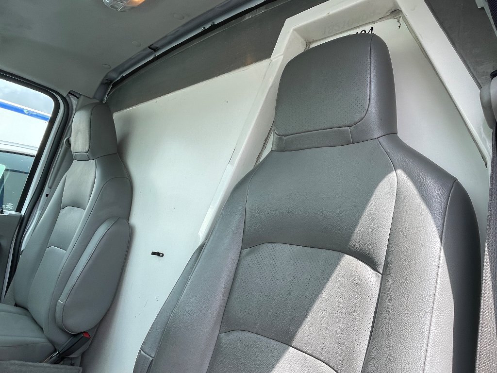 Used 2023 Oxford White Ford Base image 8
