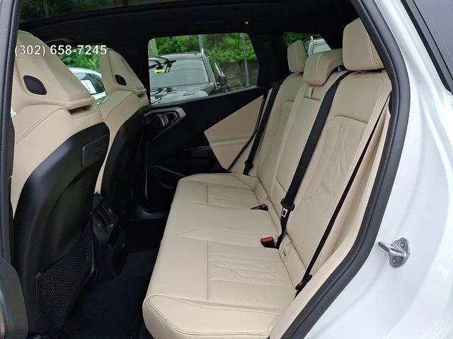 New 2026 Mineral White Metallic BMW 30 xDrive image 9