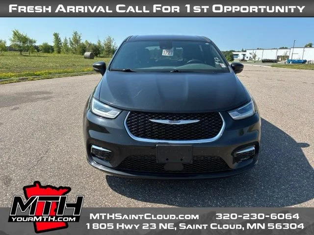 Used 2023 Black Chrysler Touring image 3