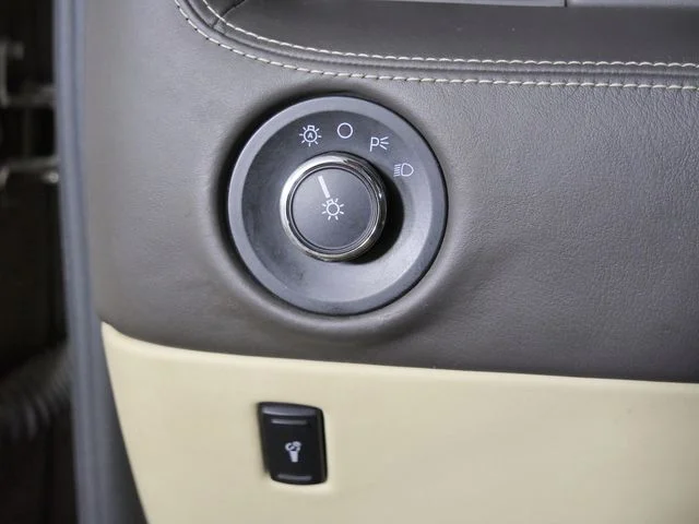 Used 2015 Brown Lincoln Base image 25