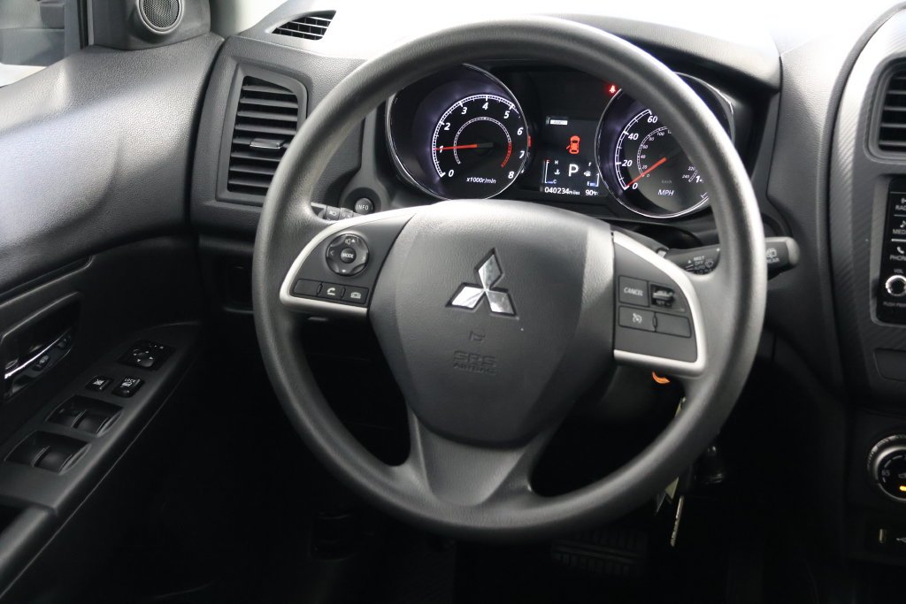 Used 2024  Mitsubishi 2.0 ES image 10