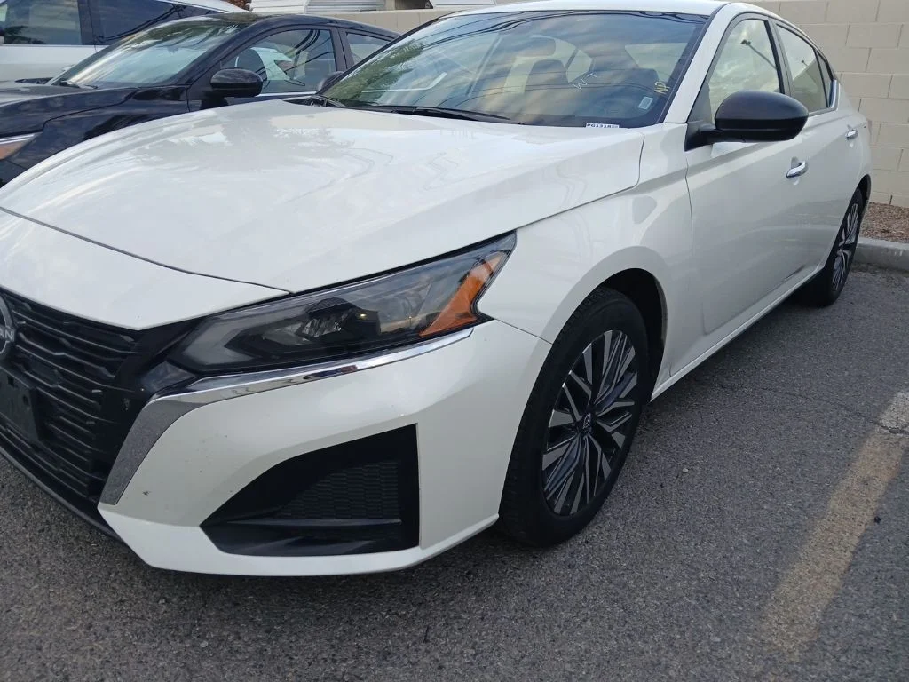 Certified Used 2024 White Nissan 2.5 SV image 1