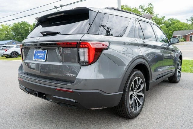 New 2026 Carbonized Gray Metallic Ford ST-Line image 5