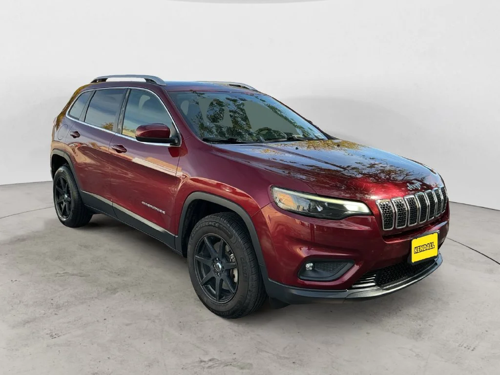 Used 2019 Red Jeep Latitude Plus image 5