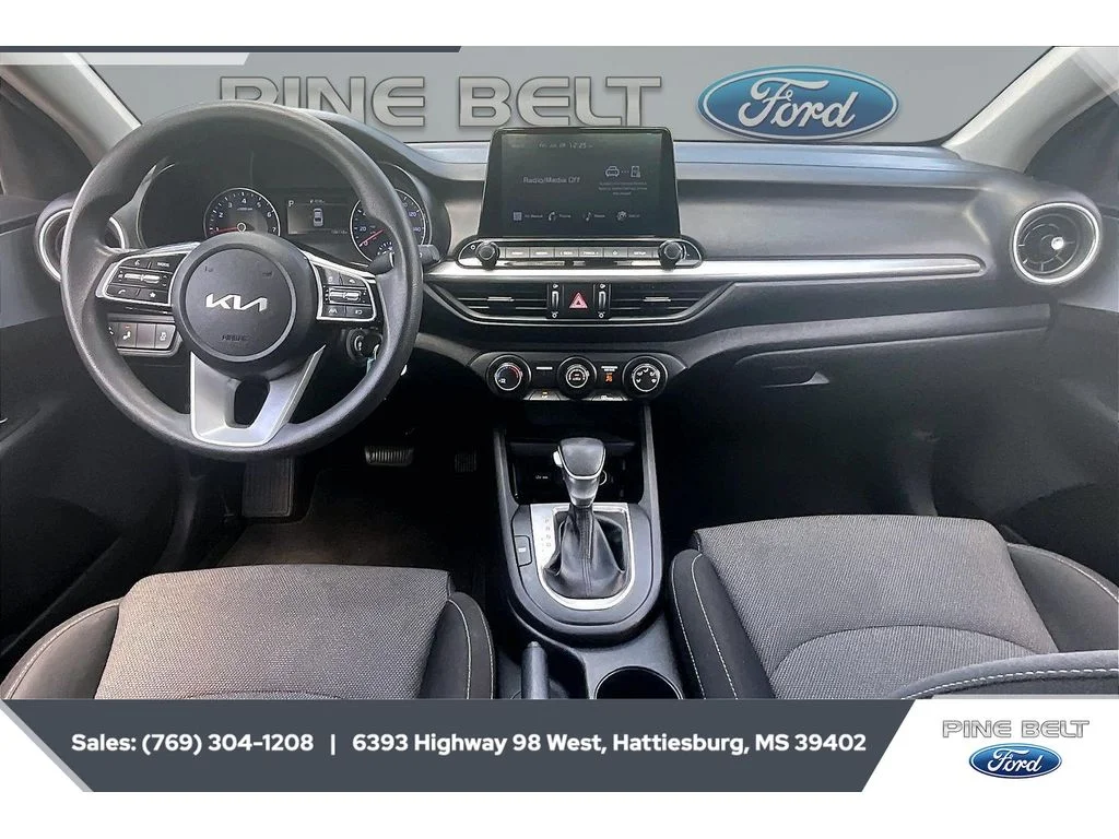 Used 2022 Currant Red Kia LXS image 13