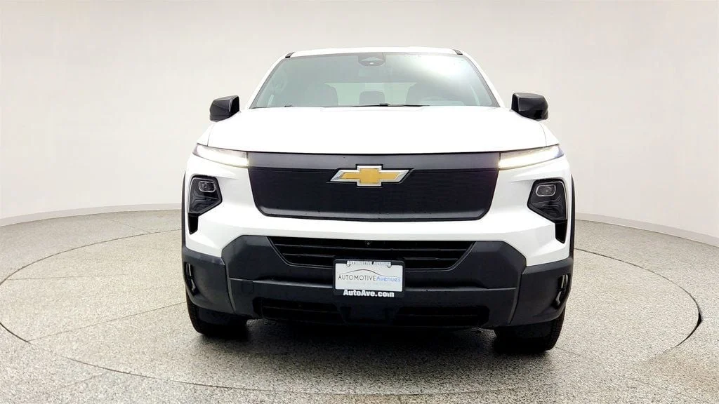 Used 2024 Summit White Chevrolet e4WD Crew Cab Work Truck w/ 1FL Fleet Pkg & Spray-On Bedliner image 2