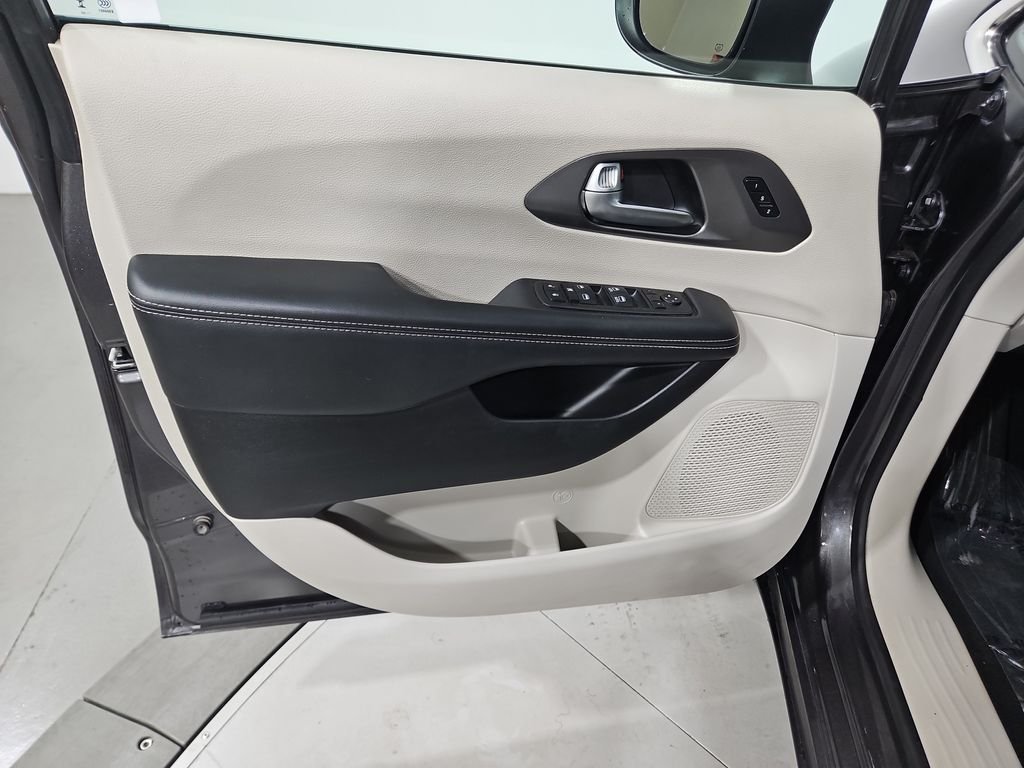 Used 2023 Gray Chrysler Touring L image 11