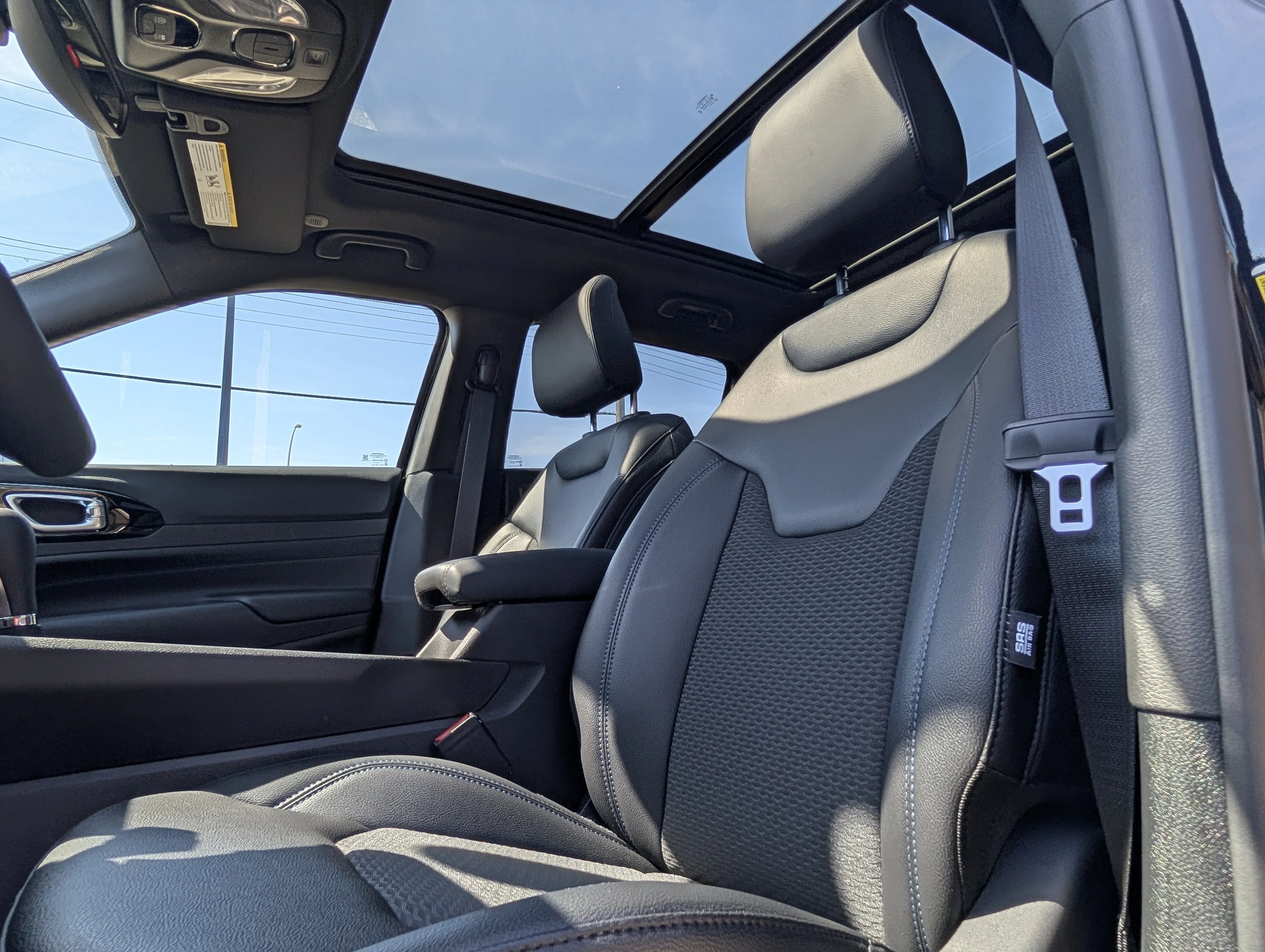 New 2026 Diamond Black Crystal Pearl Jeep North image 19