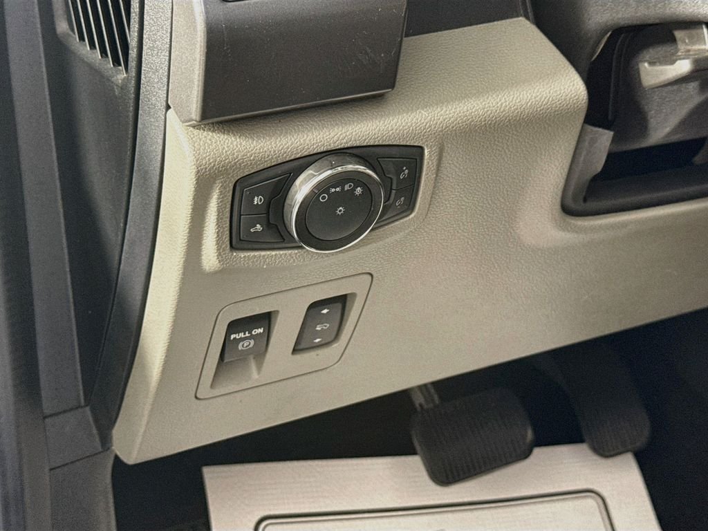 Used 2020 Magnetic Metallic Ford XLT image 15