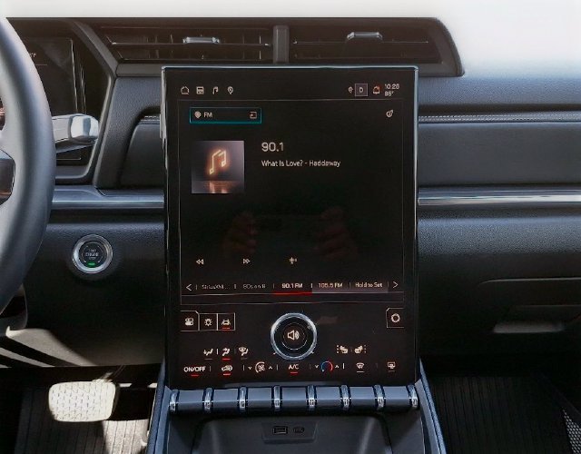 Used 2025 Black GMC Elevation image 18