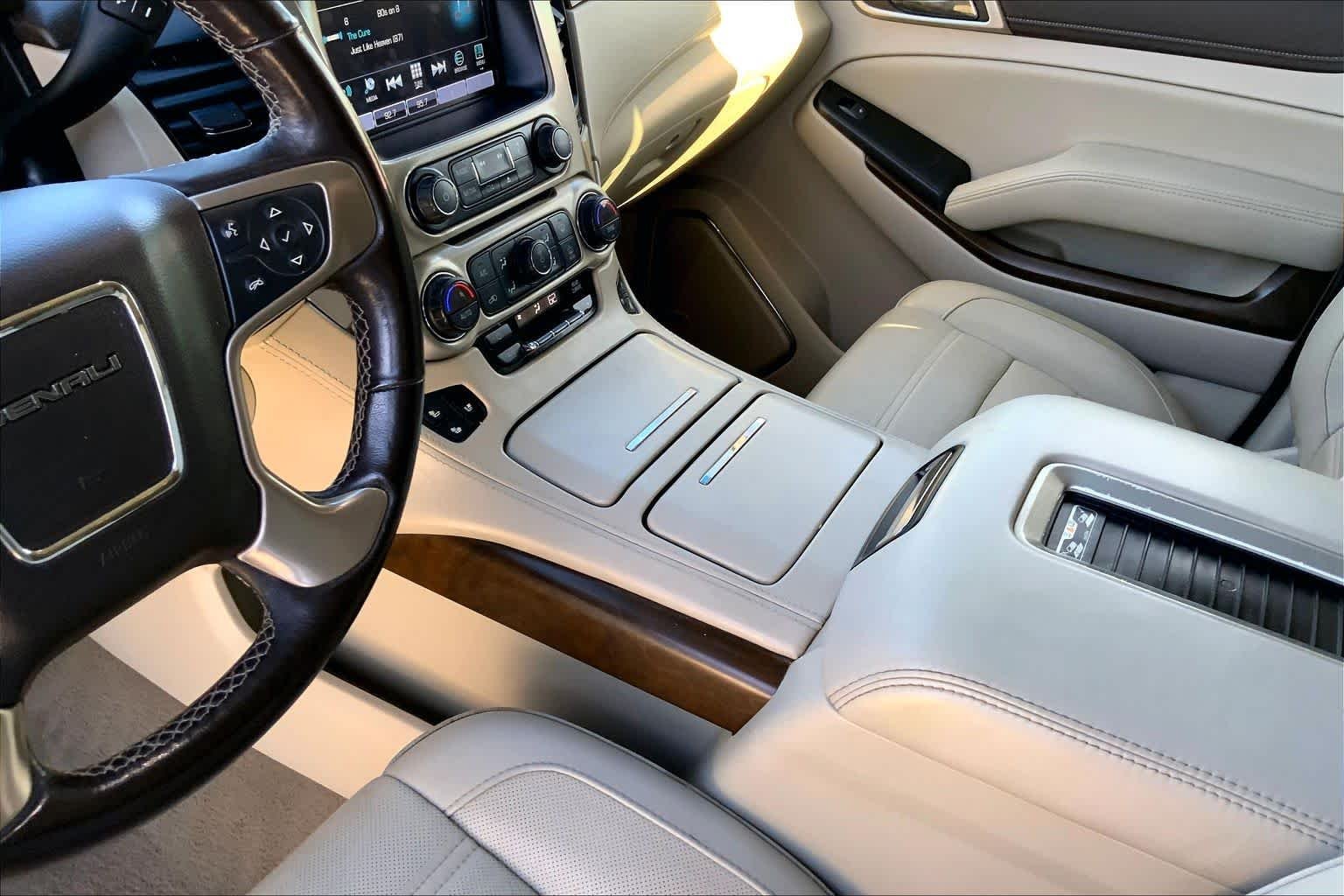 Used 2019 White Frost Tricoat GMC Denali image 17