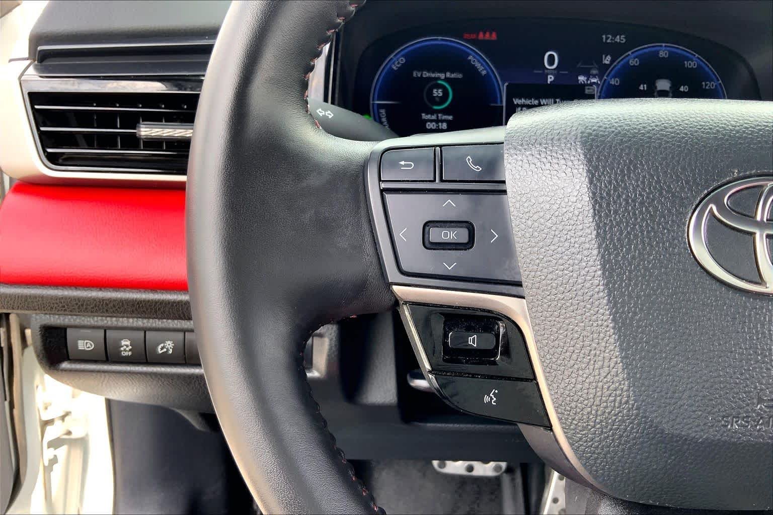 Used 2025 Wind Chill Pearl Toyota XSE image 23