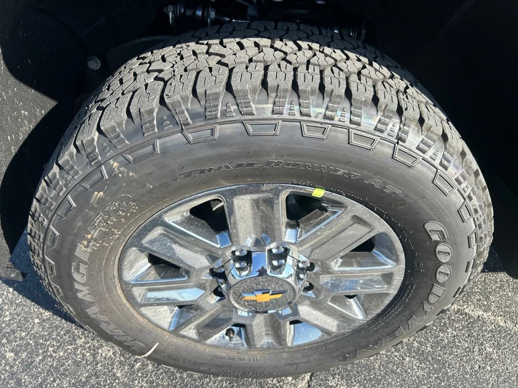 New 2026 Black Chevrolet High Country image 10