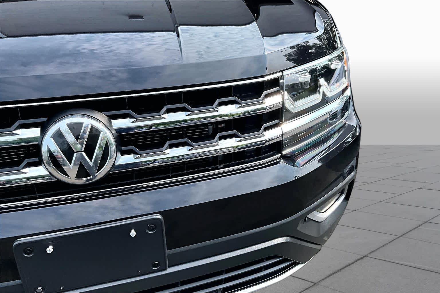 Used 2019 Deep Black Pearl Volkswagen 3.6L V6 SEL image 30