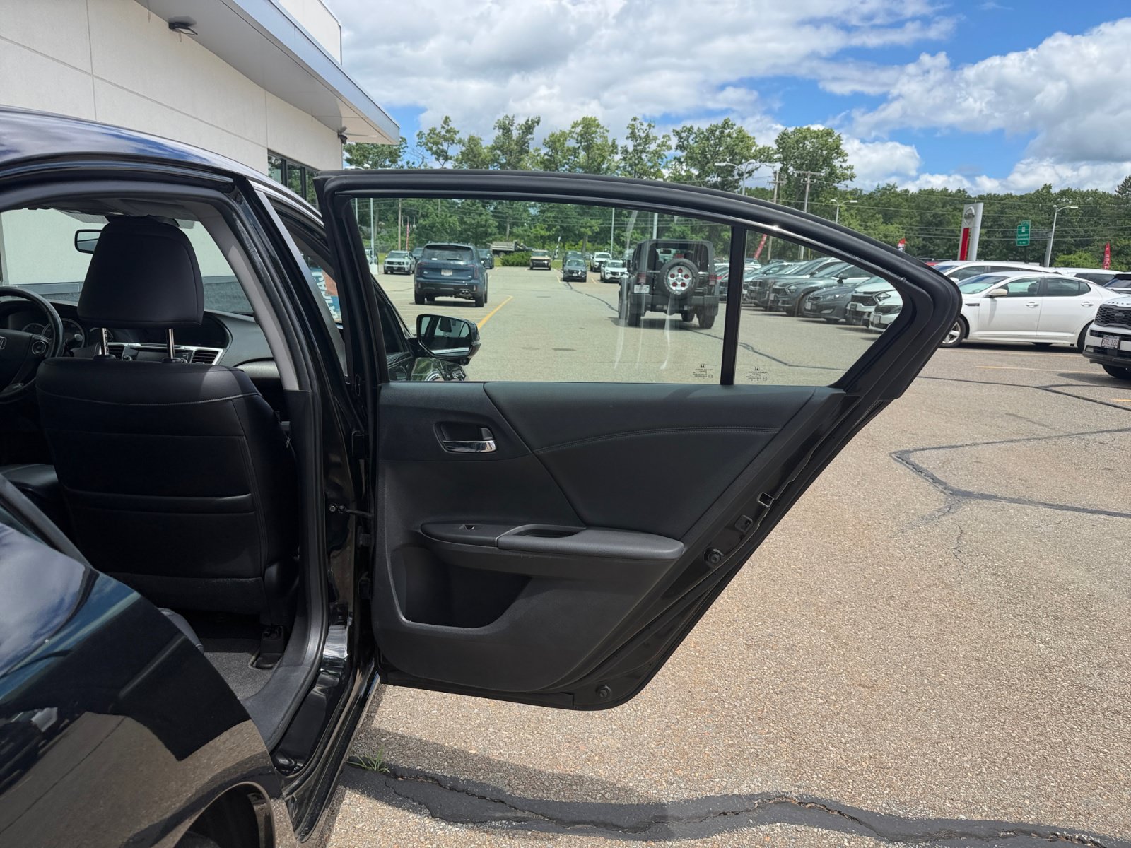 Used 2015 Black Honda EX-L image 35