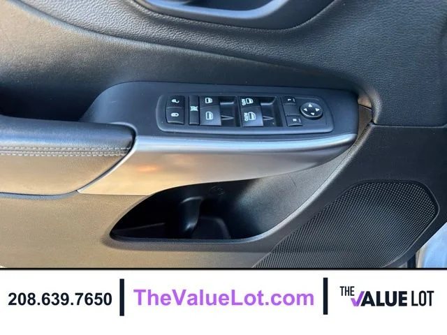 Used 2019 Silver Jeep Latitude Plus image 20