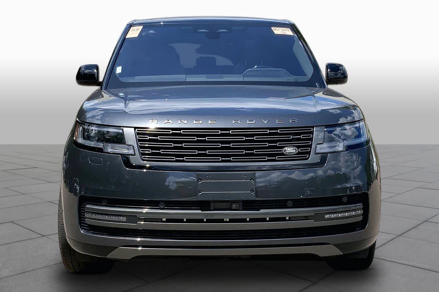 Used 2023 Carpathian Grey Premium Metallic Land Rover SE image 4
