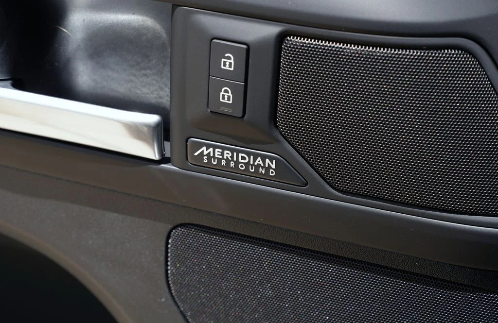 New 2026 Fuji White Land Rover X-Dynamic SE image 12