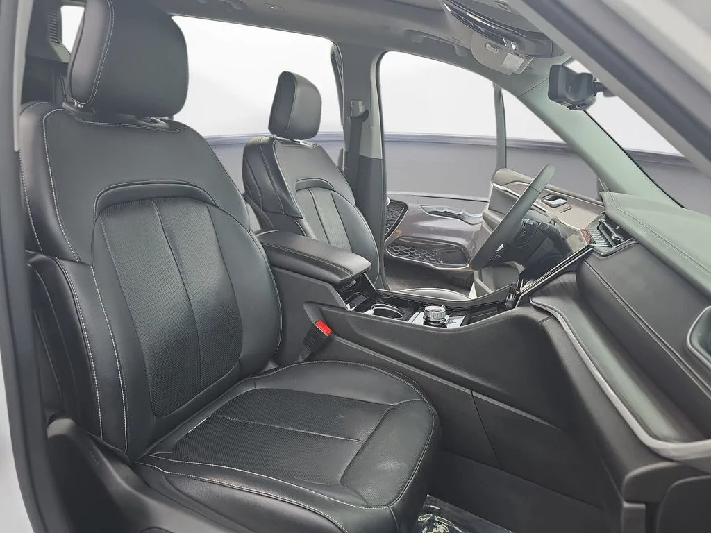 Used 2023 White Jeep Limited image 10